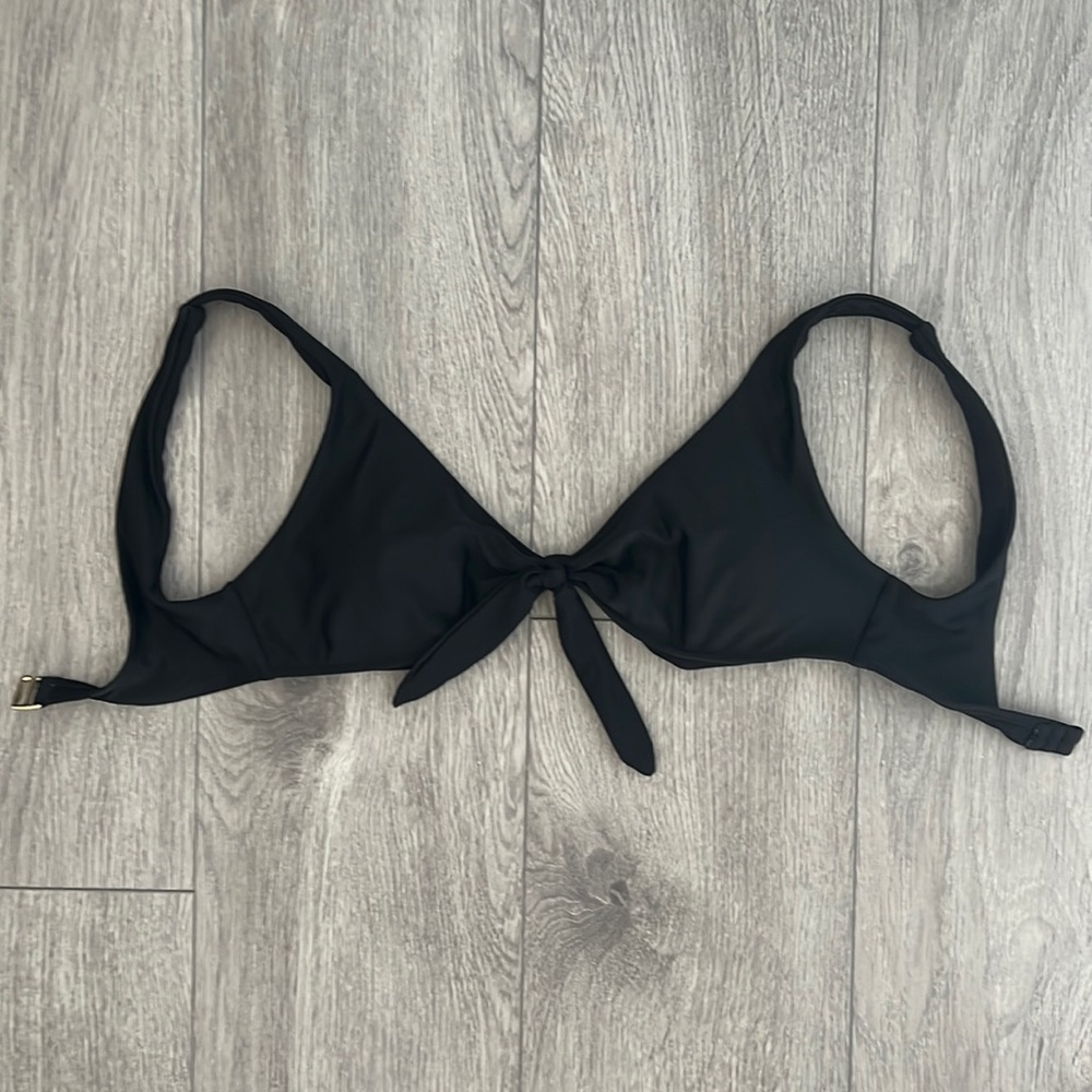 HOLLISTER SMALL BLACK SWIMSUIT TOP